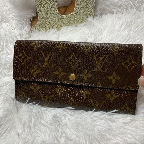 Louis Vuitton Handbags - ⚜️Louis Vuitton Mono Sarah Wallet⚜️
